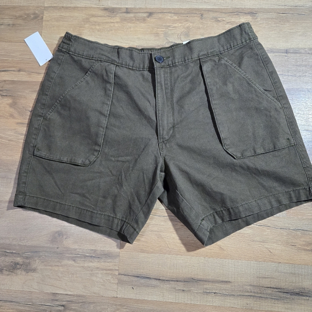 NWT ST. JOHN'S BAY Chino Shorts Men's Size 38